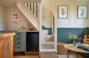 Extraordinary Huts Ltd